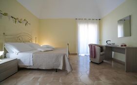 Flowers Apartments & Rooms
